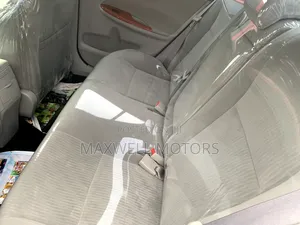 Toyota Corolla LE 4dr Sedan (1.8L 4 cyl 4A) 2009 Silver