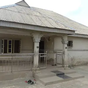 3bdrm Bungalow in Akinwunmi Abayomi for sale