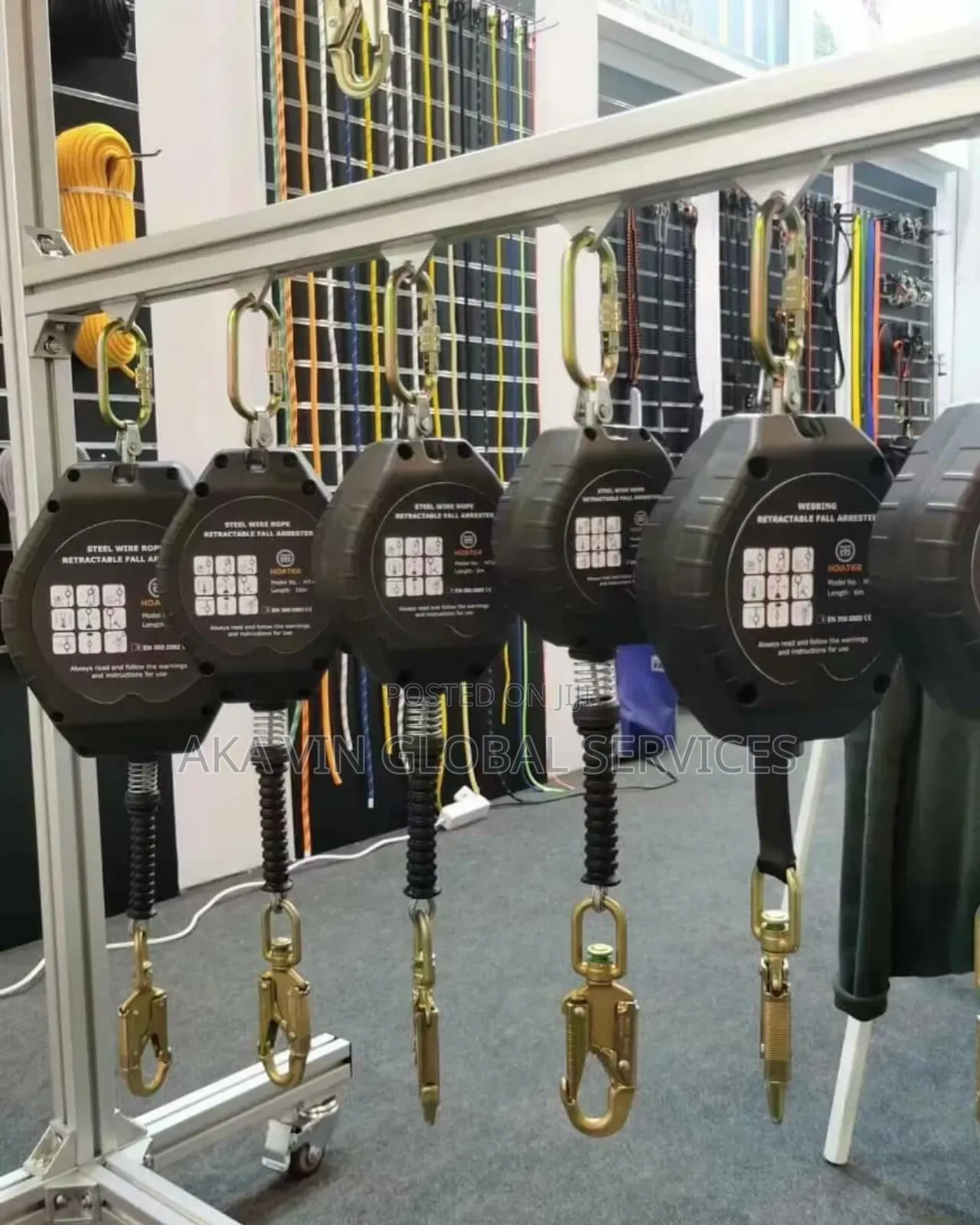 Retractable Fall Arrester With Automatic Recall