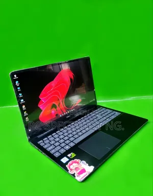 Photo - Laptop Dell Vostro 15 5000 16GB Intel Core I5 HDD+SSD 1T