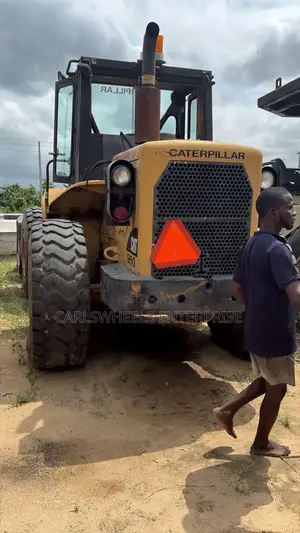 Tokunbo 950 C. Caterpillar Payloader.