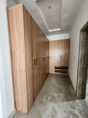 4bdrm Duplex in Chevron for rent