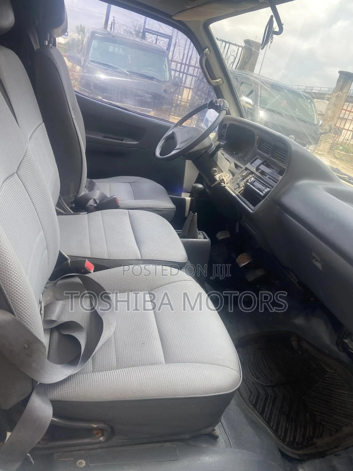 Toyota HiAce 1999 White