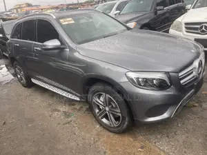 Photo - Mercedes-Benz GLC-Class 2018 Gray