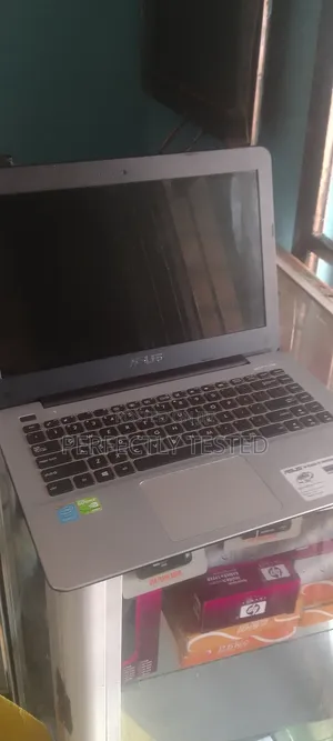 Laptop Asus A555LA 8GB Intel Core i5 HDD 750GB