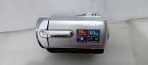 Sony Video Camera With Internal Harddisk 80gb and Video Ligh