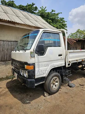 Photo - Toyota Dyna 150 Normal Bucket 3y Engine