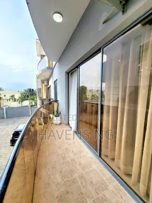 3-Bedroom Luxurious Cozy Shortlet Apartment
