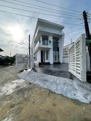 5bdrm Duplex in Chevron for sale