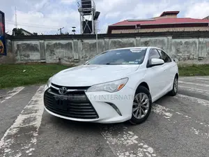 Toyota Camry LE 4dr Sedan (2.5L 4cyl 6A) 2017 White
