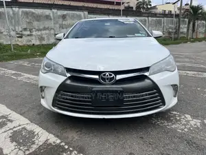 Toyota Camry LE 4dr Sedan (2.5L 4cyl 6A) 2017 White
