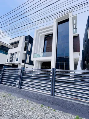 5bdrm Duplex in Lekki Phase 2 for sale