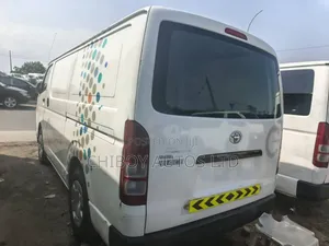 Toyota HiAce 2012 White