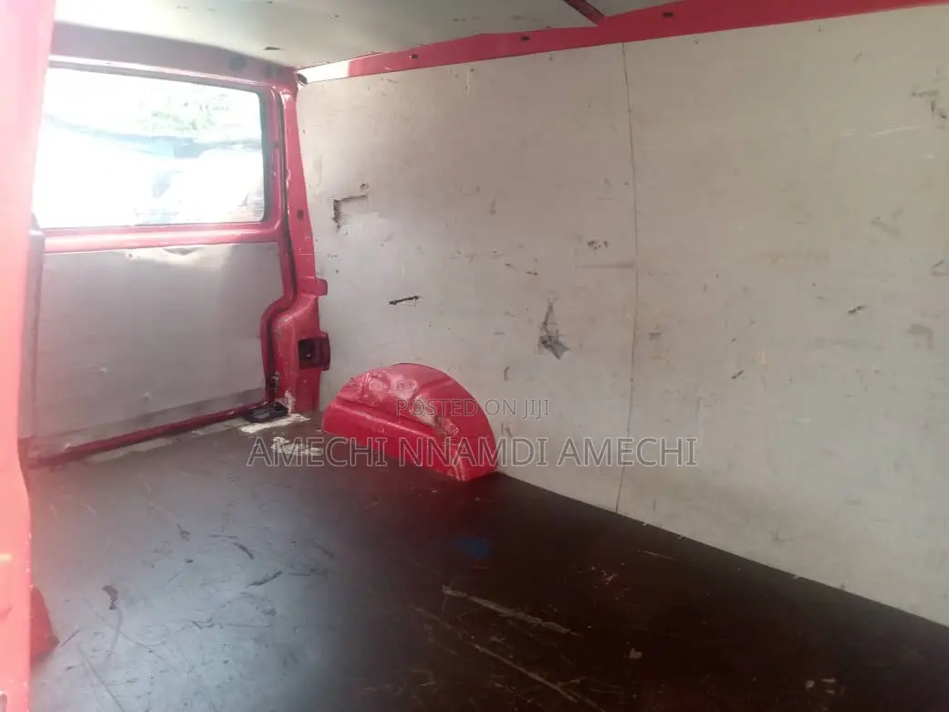 Volkswagen Transporter 2004 Red