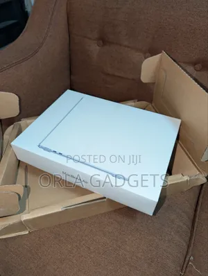 Photo - New Laptop Apple MacBook Air 2025 M4 13-Inch 16GB Apple M4 SSD 256GB
