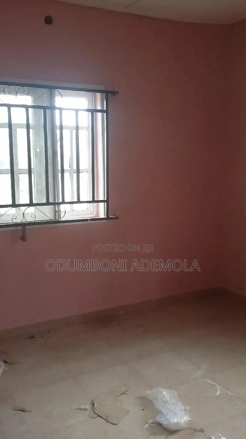 5bdrm House in Iddo Housing Scheme, Apata for sale