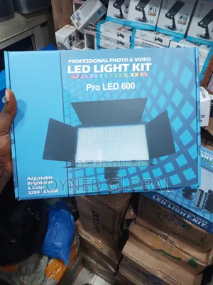 Led Light With Tripod Charger and Its Battery