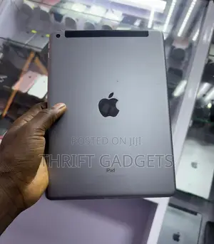 Apple iPad 9.7 32 GB Black