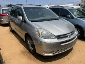 Toyota Sienna LE AWD 2005 Silver