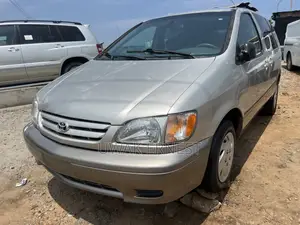 Toyota Sienna LE 2002 Silver