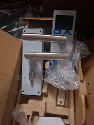 A Smarter Hotel Card Lock That Greets You Before You Knock.
