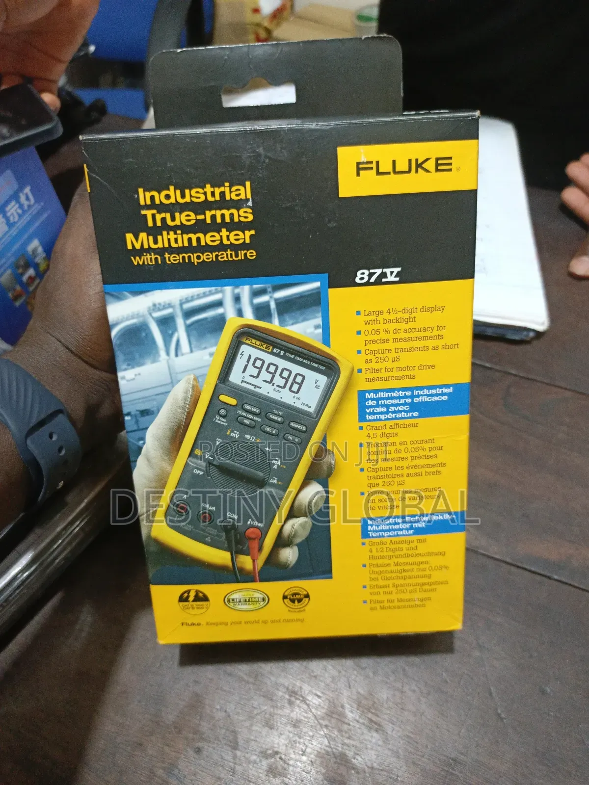 Industrial True-RMS Multimeter With Temperature 87v