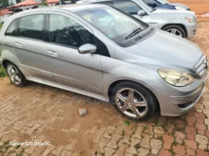 Photo - Mercedes-Benz B-Class B200 Petrol 2013 Silver