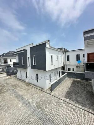 4bdrm Duplex in Chevron for sale