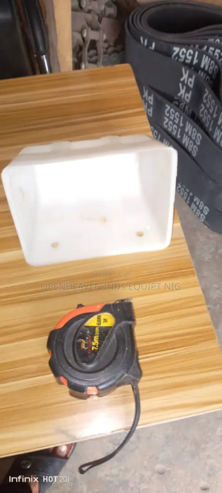 Plastic/Metal/Bolts Elevator Cups