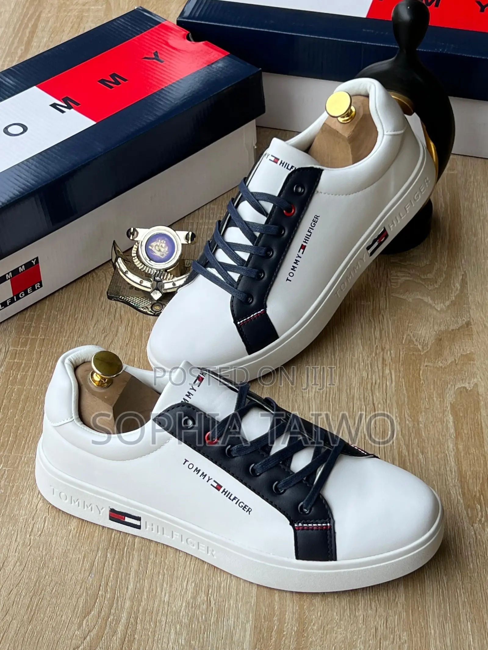 Tommy Sneakers