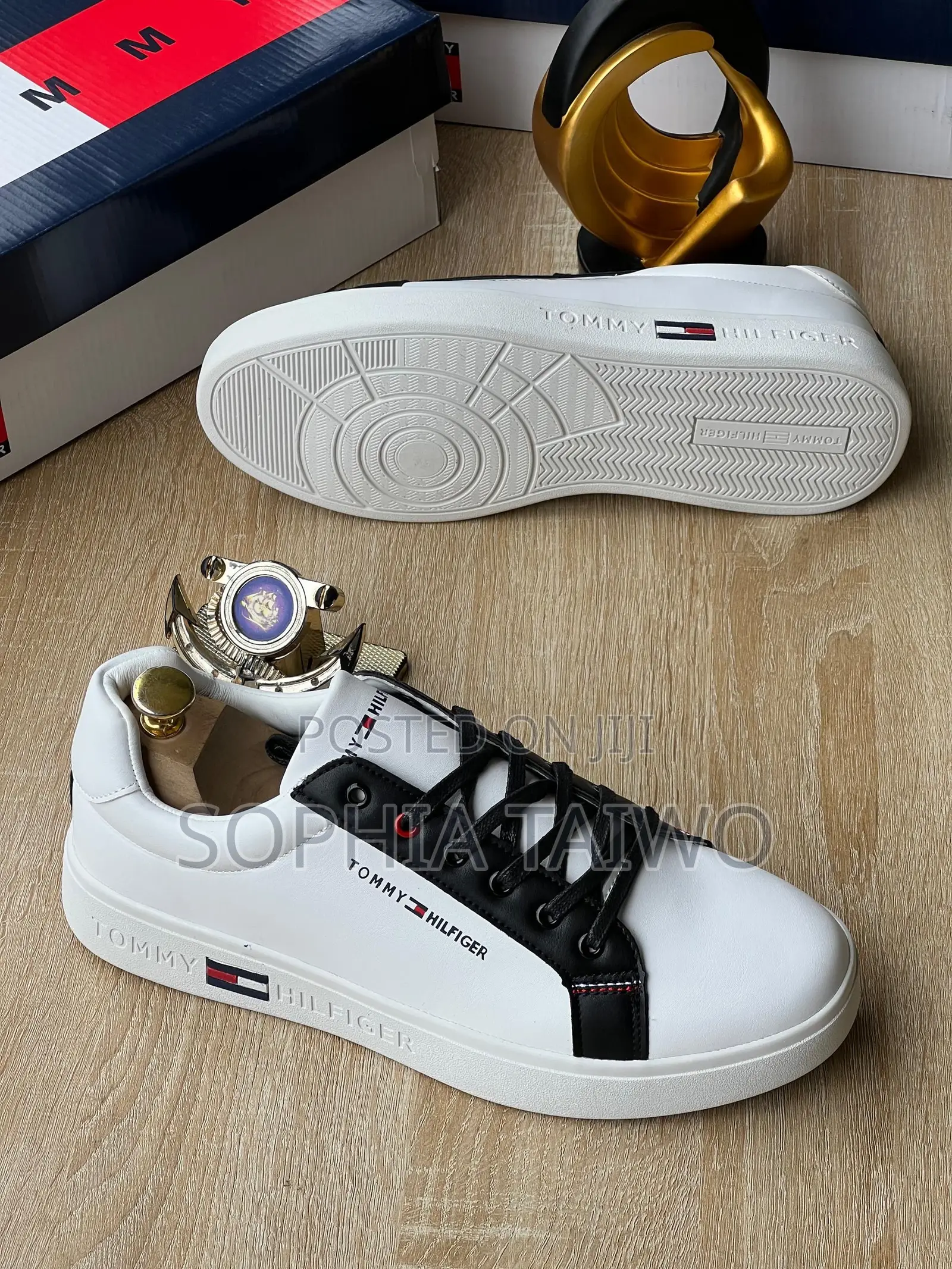Tommy Sneakers