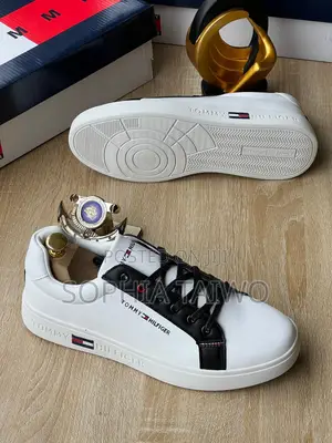 Tommy Sneakers