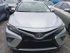 Toyota Camry XSE (2.5L 4cyl 8A) 2019 Silver
