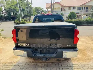 Photo - Toyota Tundra 2018 Black