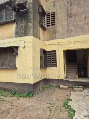 3bdrm Block of Flats in Ojokoro Housing, Abule Egba for sale