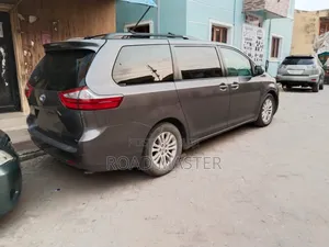 Toyota Sienna 2015 Gray