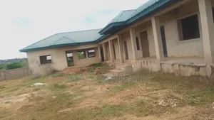 9bdrm House in Immaculate, Gberigbe for sale