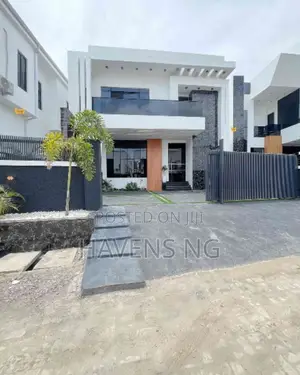 4bdrm Duplex in Chevron for sale