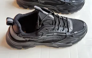 Photo - Men's Retro Streetwear Low-Top Sneakers