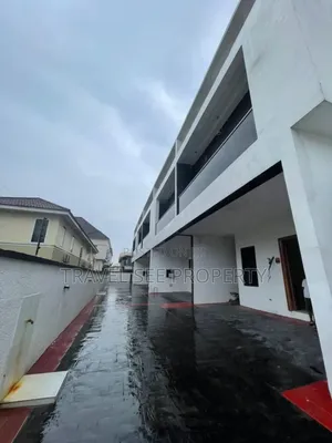 Furnished 3bdrm Duplex in Private Estate Lekki for sale