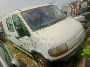 Photo - Renault Master 2003 White