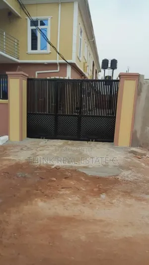 3bdrm Block of Flats in Mtn Mast,Gra, Benin City for sale