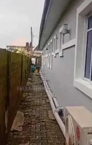 3bdrm Bungalow in New Rd, Awoyaya for sale