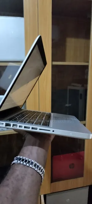 Laptop Apple MacBook Pro 6GB Intel Core 2 Duo HDD 500GB
