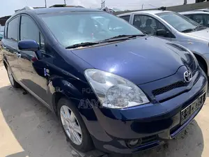 Toyota Verso 2010 Blue