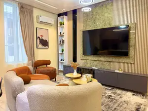 Luxury Teo Bedroom Apartment With Pool Elevator Balcony