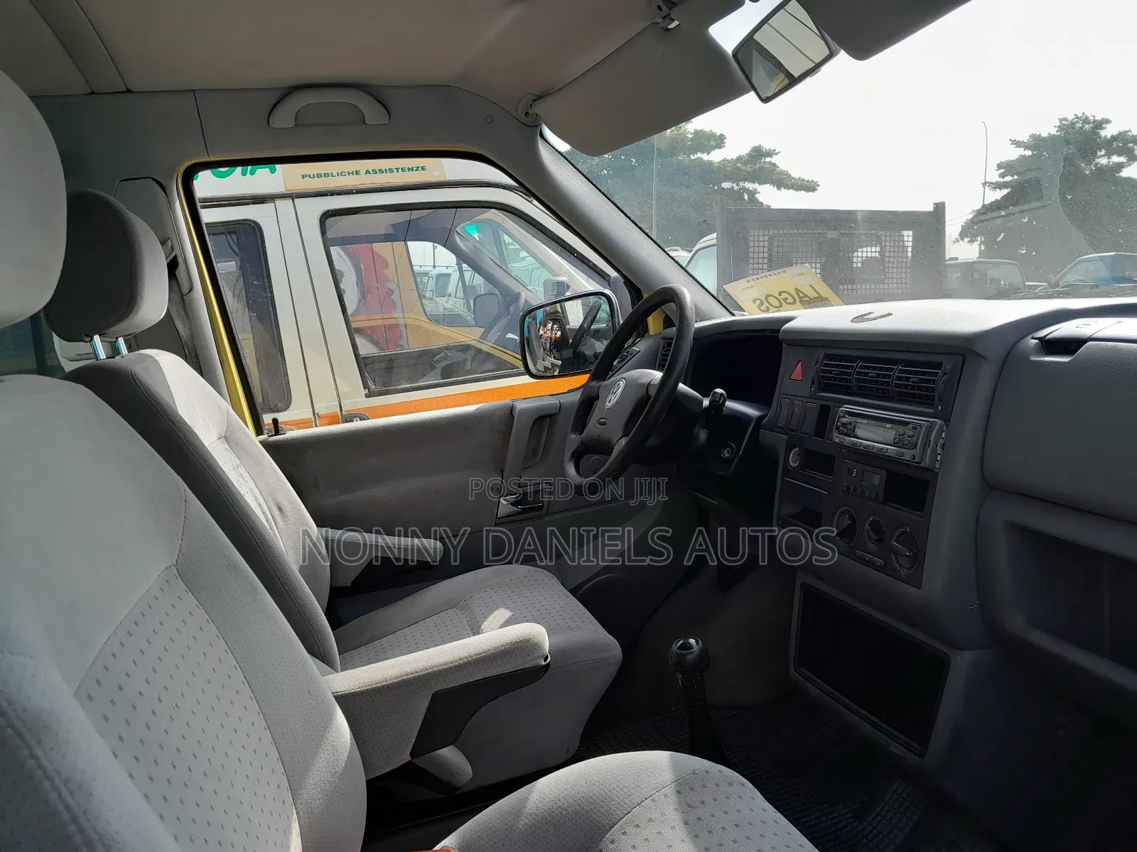 Volkswagen Transporter 2005 Yellow