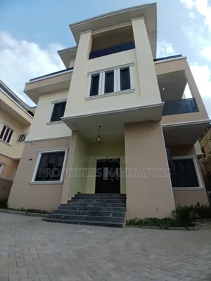 7bdrm Duplex in Guzape District for sale