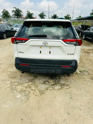Toyota RAV4 2021 White