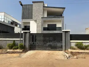 6bdrm Townhouse/Terrace in Ochacho Estate, Life Camp for Sale
